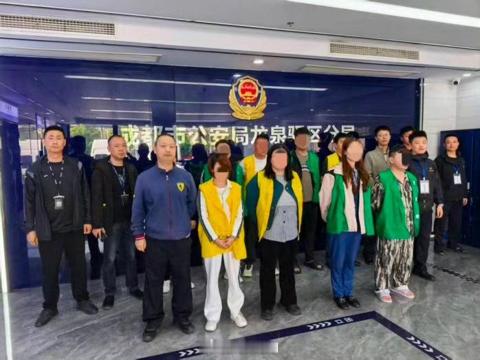【业主信息被卖牵出56人黑灰产链】骚扰电话背后的黑灰产团伙 近日，四川成都网安部