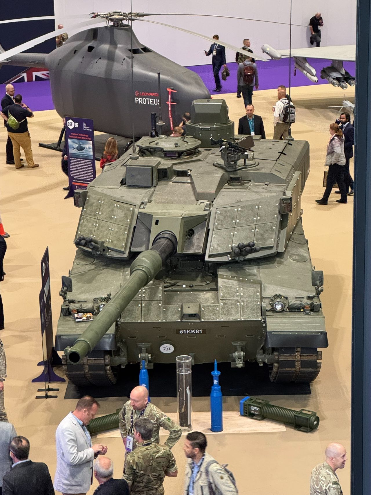 每天认识一件兵器 英国DSEI防展，“挑战者3”主战坦克和“阿贾克斯”步兵战车头