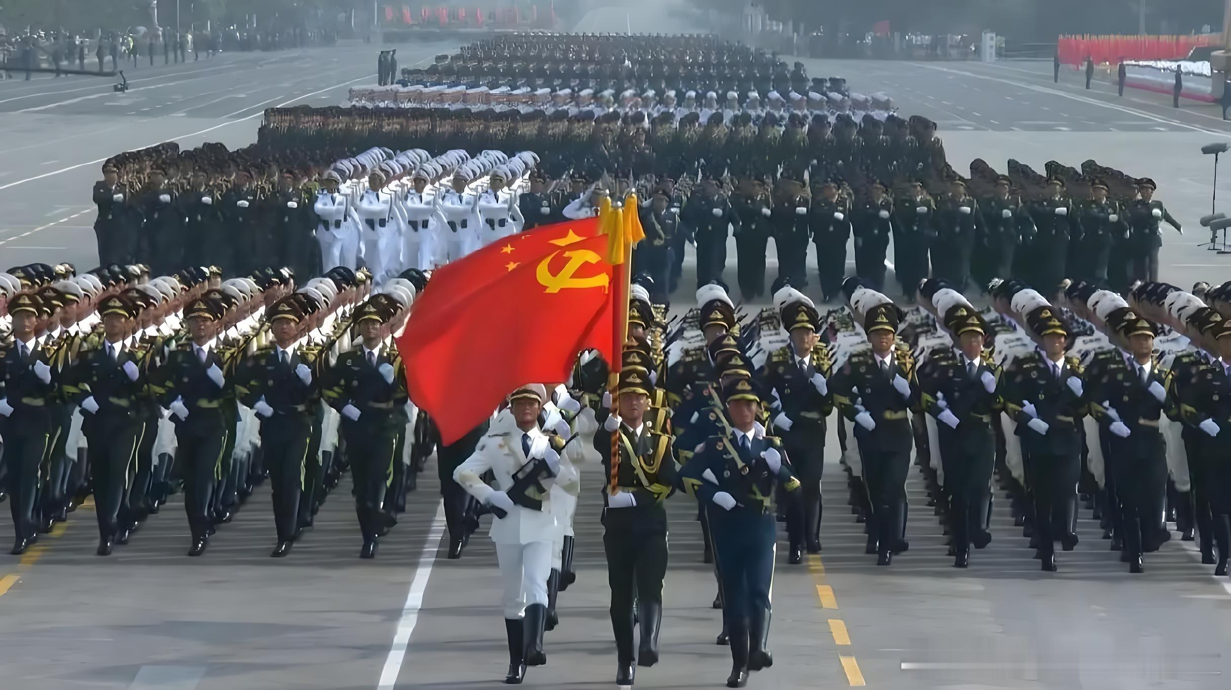 步履铿锵，迈向强军征程。用智慧与勇气，锻造捍卫和平的时代锋刃。