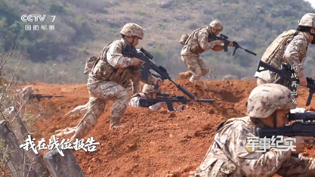 消音器有点大，看着不太协调！
武警第二机动总队某支队的女教导员，可以看到某次演练