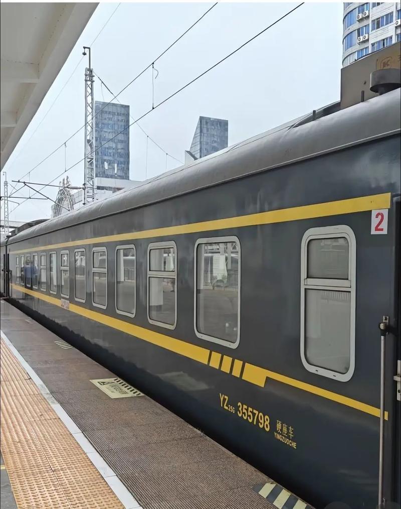 退休后迷上慢绿皮火车，我找回忙碌半生弄丢的自己
 
退休前，我在工厂干了三十八年
