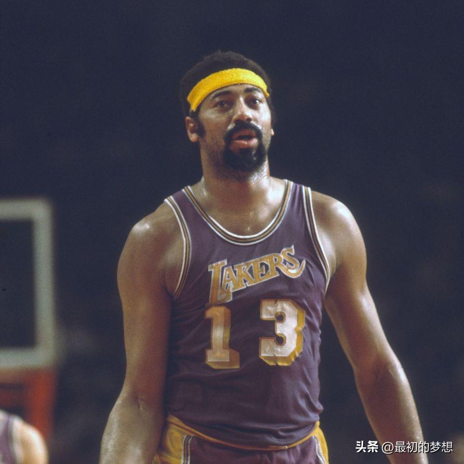 NBA历史巨星生涯2万分都用了多少场？张伯伦就是无敌的存在！
 
1张伯伦：49