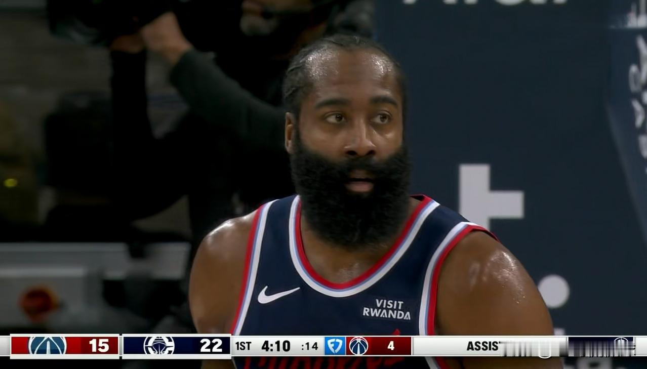 我实在忍受不了快船巨星哈登的浪投！在今天快船主场迎战奇才的比赛中，目前双方半场战