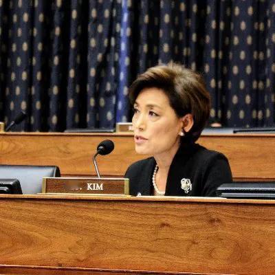 美国共和党籍众议员金映玉（Young Kim）昨晚（北京时间10月25日晚）写道