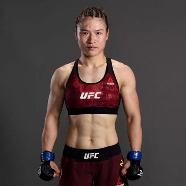 一次，记者问格斗冠军张伟丽:“你这么能打，以后谁敢娶你，回家就得挨家暴？”然而张