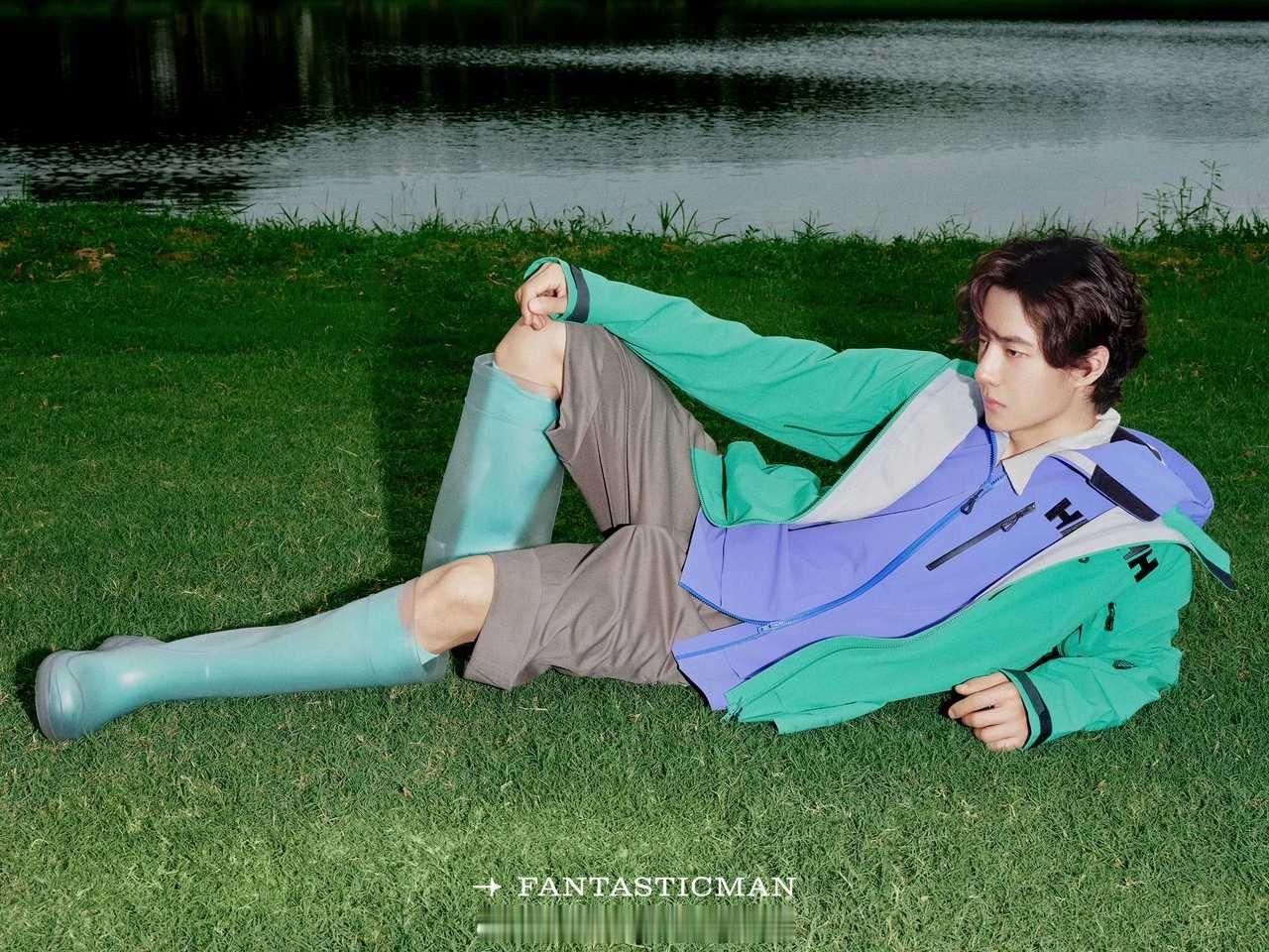 王一博[超话]  太好看了王一博和自己玩得很开心💚fantasticman王一