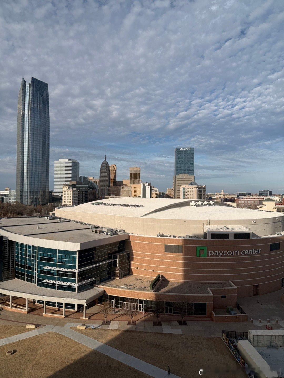 一片荒芜的OKC，这么多年了一点没变，平时NBA球队住的酒店不是Ritz就是四季