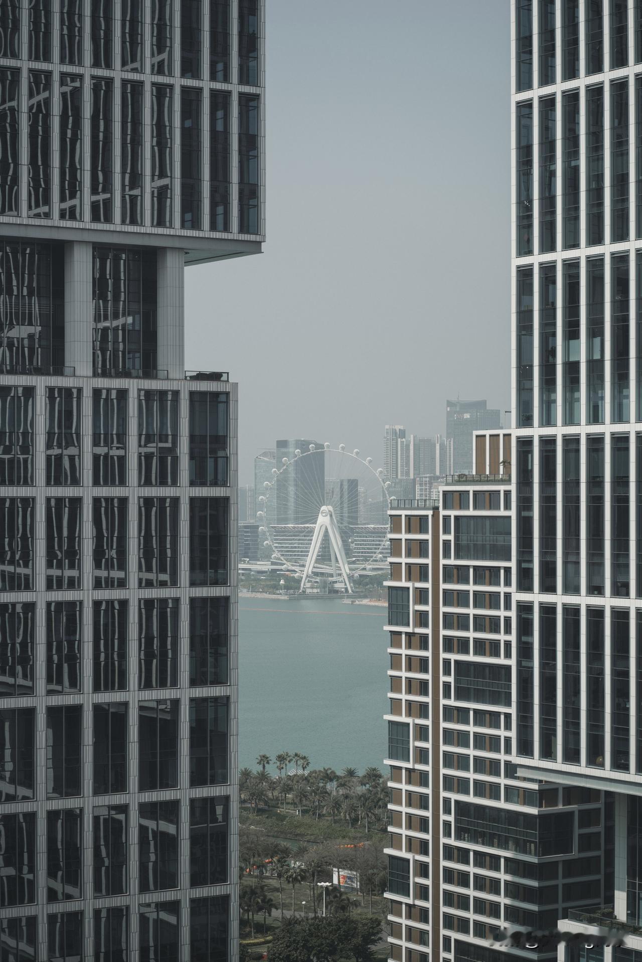 又发现了一个拍摄深圳之眼的新机位📷
竟然藏在新开业的前海JEN酒店里面👌
一