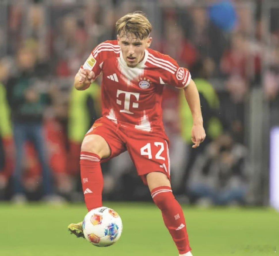 提前下场的卡尔伤势无碍，他透露只是赛前一天训练中撞了一下。刚刚17岁的卡尔可以在