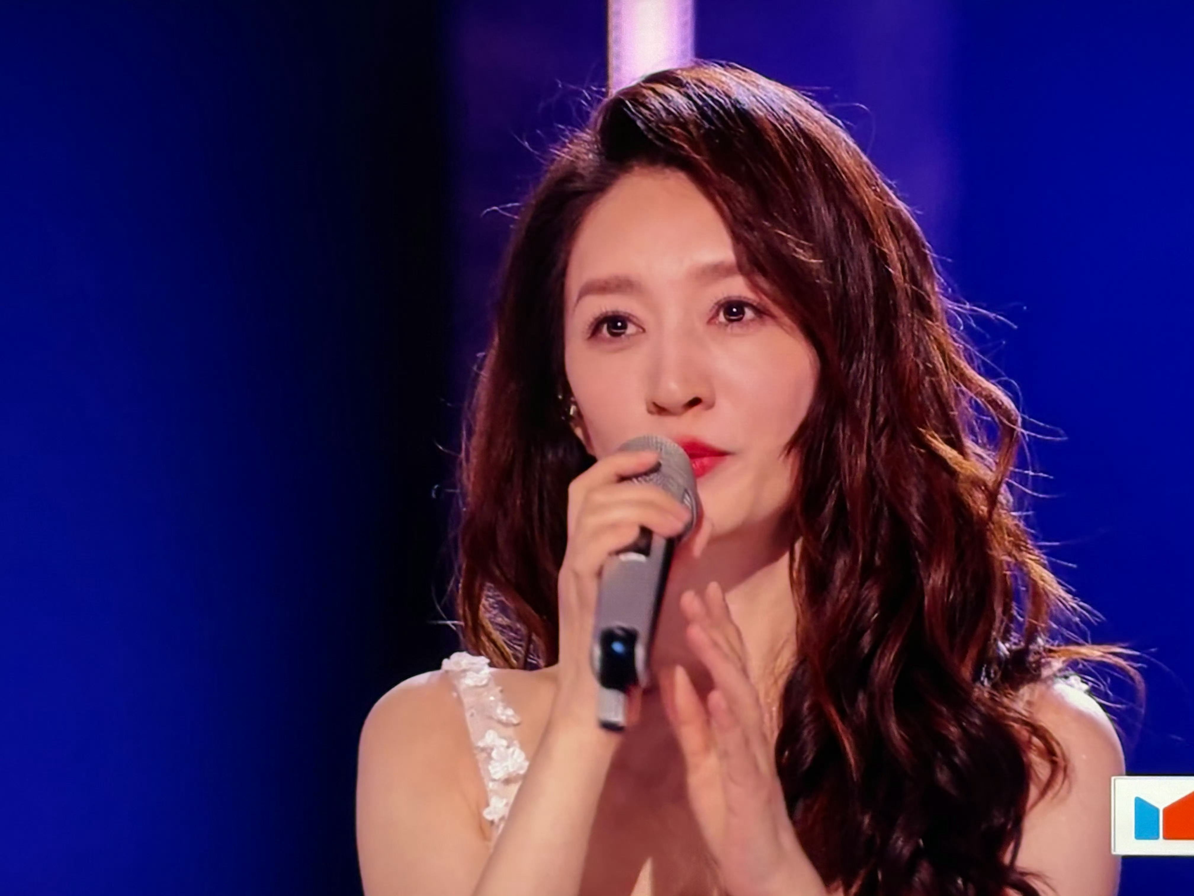 李小冉 达拉崩吧比心愿便利贴简单他们都是李小冉的伴娘呀。李小冉像新娘。很漂亮 