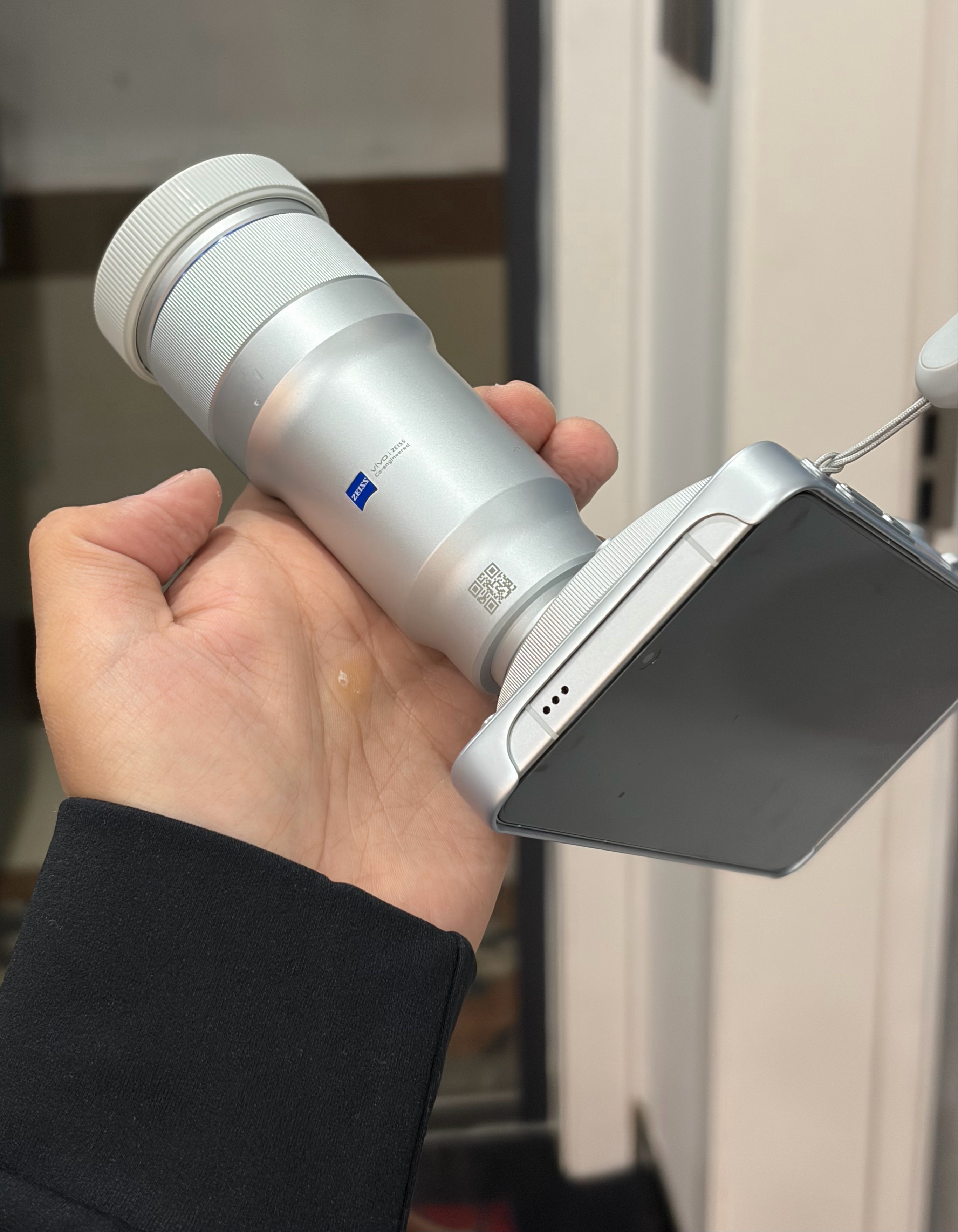 给 vivo X300 Ultra 带上了增距镜G2 Ultra 这个长焦太离谱