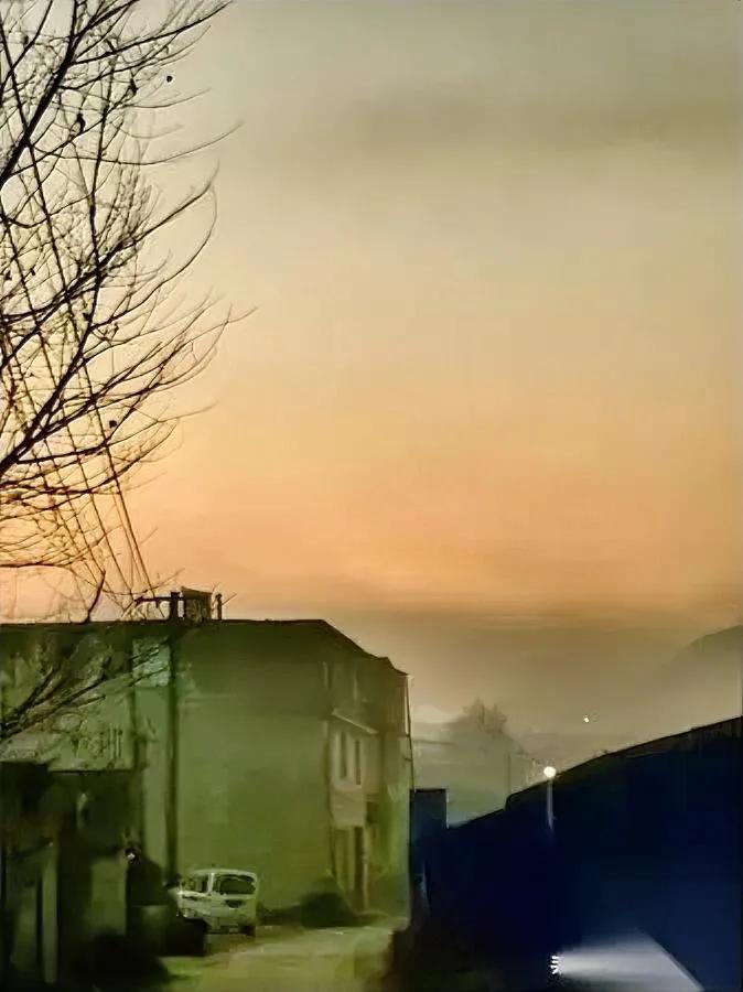 前几天遇着个老大哥

跟我唠了句实在话

他说这俩道理要是早懂

我十年前不至于