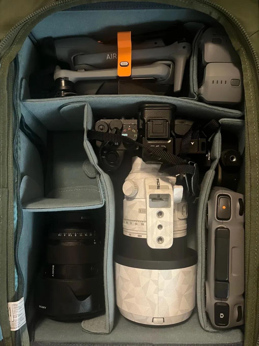 前几天有粉丝说想看一下我的拍摄装备，好吧，那我就不藏了，我摊牌了[得意]。
其实