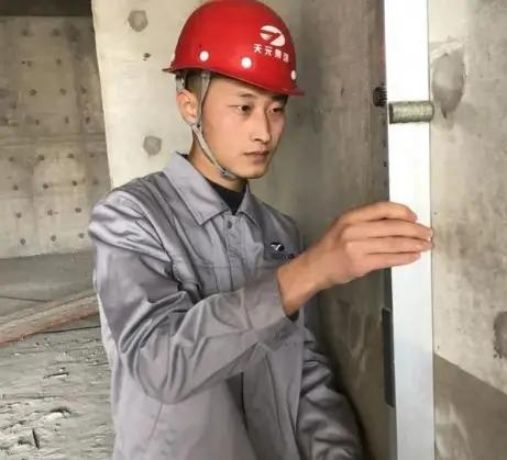 97后砌筑工匠封神！房有贺，凭一砖一瓦砌出全国顶尖水准
 
房有贺，男，汉族，1