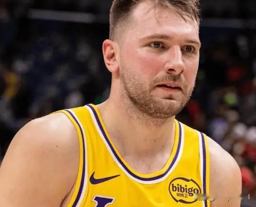 湖人更新官方社媒，公布了今日对阵猛龙的球队伤病报告。

出战成疑：卢卡-东契奇（