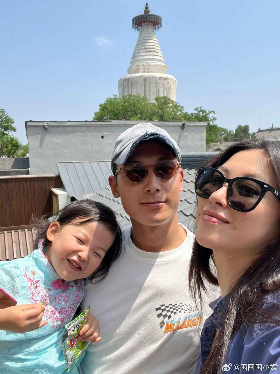 朱珠晒全家福庆祝结婚5周年 朱珠晒全家福庆祝结婚5周年，宝珠好可爱啊！朱珠晒照庆