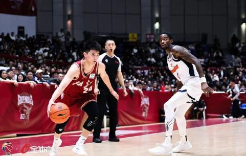 浙江队虽败犹荣，收获了两大新星！在今晚的比赛中，浙江队虽然以三分之差败给了广东队