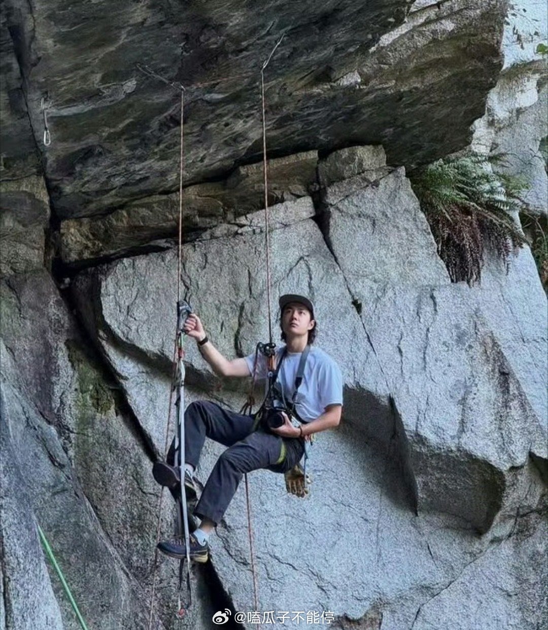 王一博是真的很喜欢各种运动了，高难度的他都完成的很好，干一行行一行[good] 