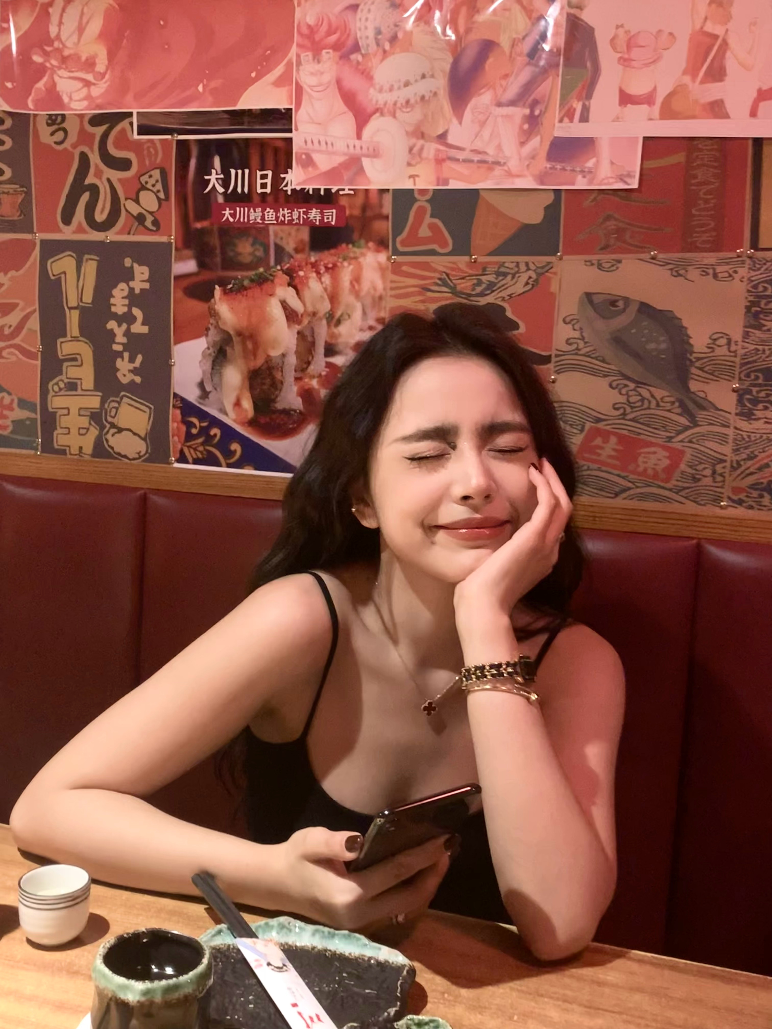 终于出现啦😂 昨天和我家🐔出去见面啦～ 还没出门我们就开始打电话各种聊天 发