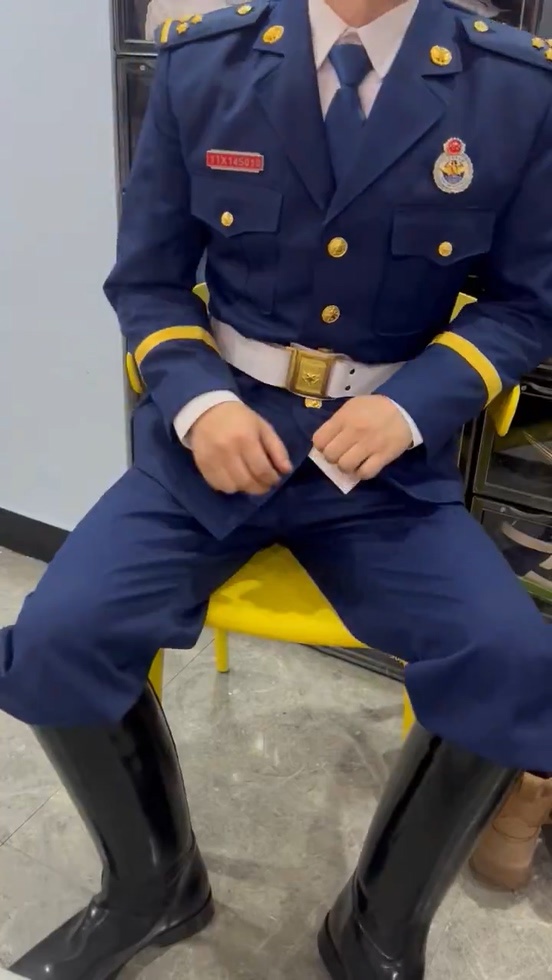 体育生的银子是真好赚，装备还是金主提供的，只要体育生连线说说话，情绪价值拉满，男