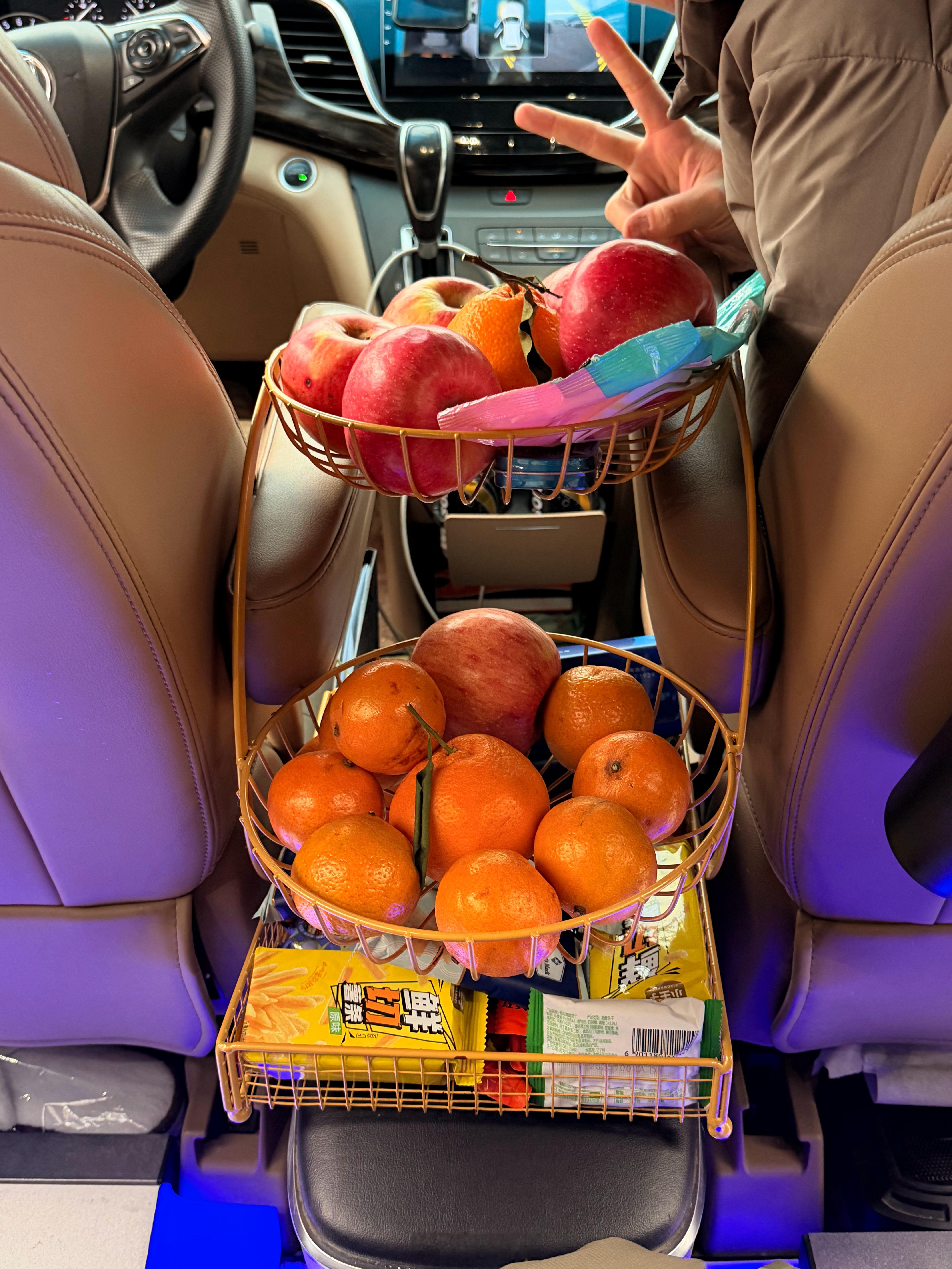 租车公司太卷了……车上有果盘也是赢了 咸阳·西安咸阳国际机场