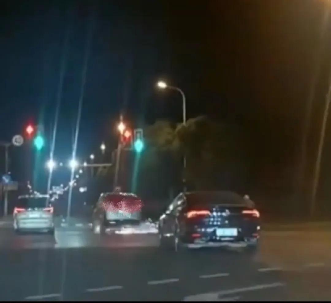 爆燃就是爆燃，10秒钟的逃生时间，估计很多人对电车有心理阴影，上海一台纯电mpv