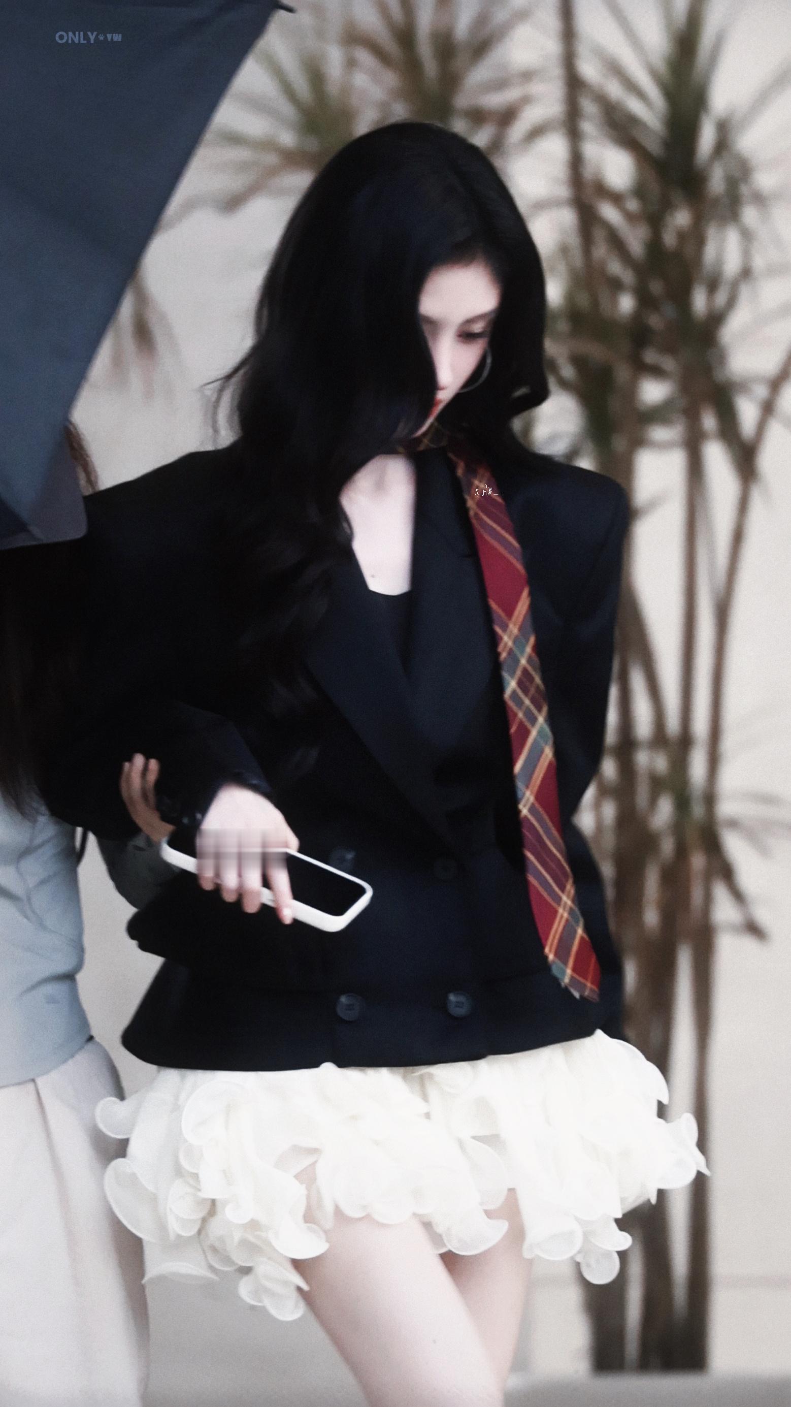 所有人保持嘴巴干燥… 鞠婧祎