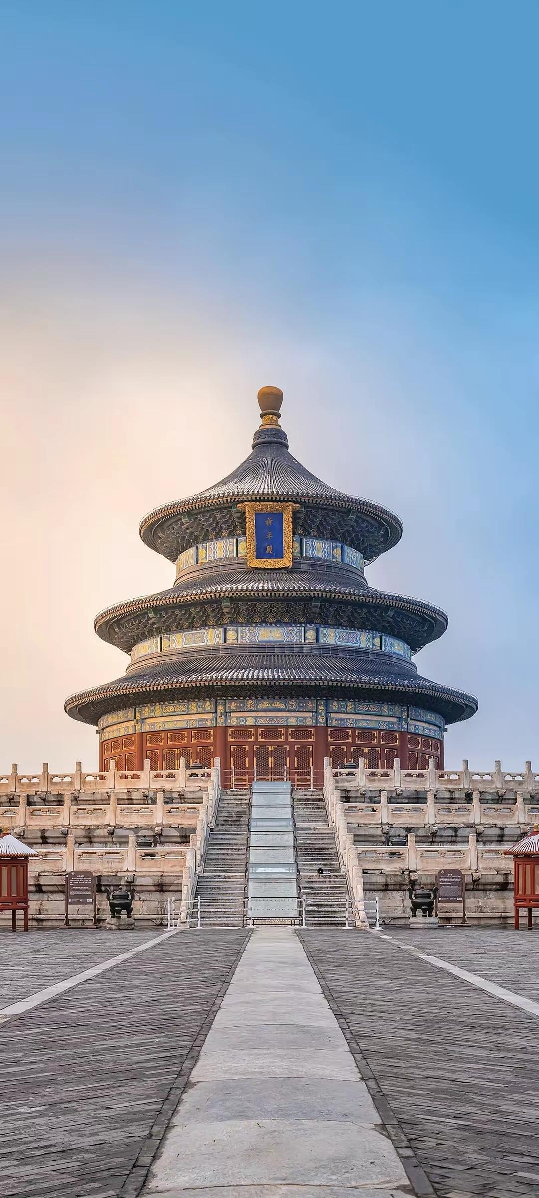 我坚定选华为！
我平时出门在外，最怕手机信号差和没电，华为在这两方面就做得超棒。
