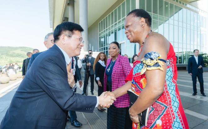 台当局高层秘密抵达非洲，包了一架飞机穿越13国领空，但还是晚了一步：没赶上！
