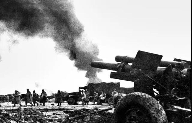 1948年，淮海战役期间，一国军排长率领部队投降。解放军登记时，听到排长名字大感
