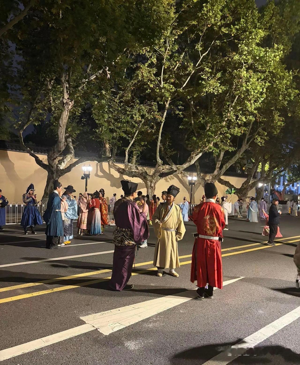 会啊，想穿就穿，不必要在乎别人的想法，服饰文化也是传统文化的一部分 优秀的传统文