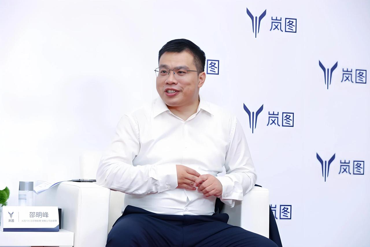 邵明峰更是直言：“今后大六座SUV市场，就看岚图泰山和问界M9”。岚图高管的发言