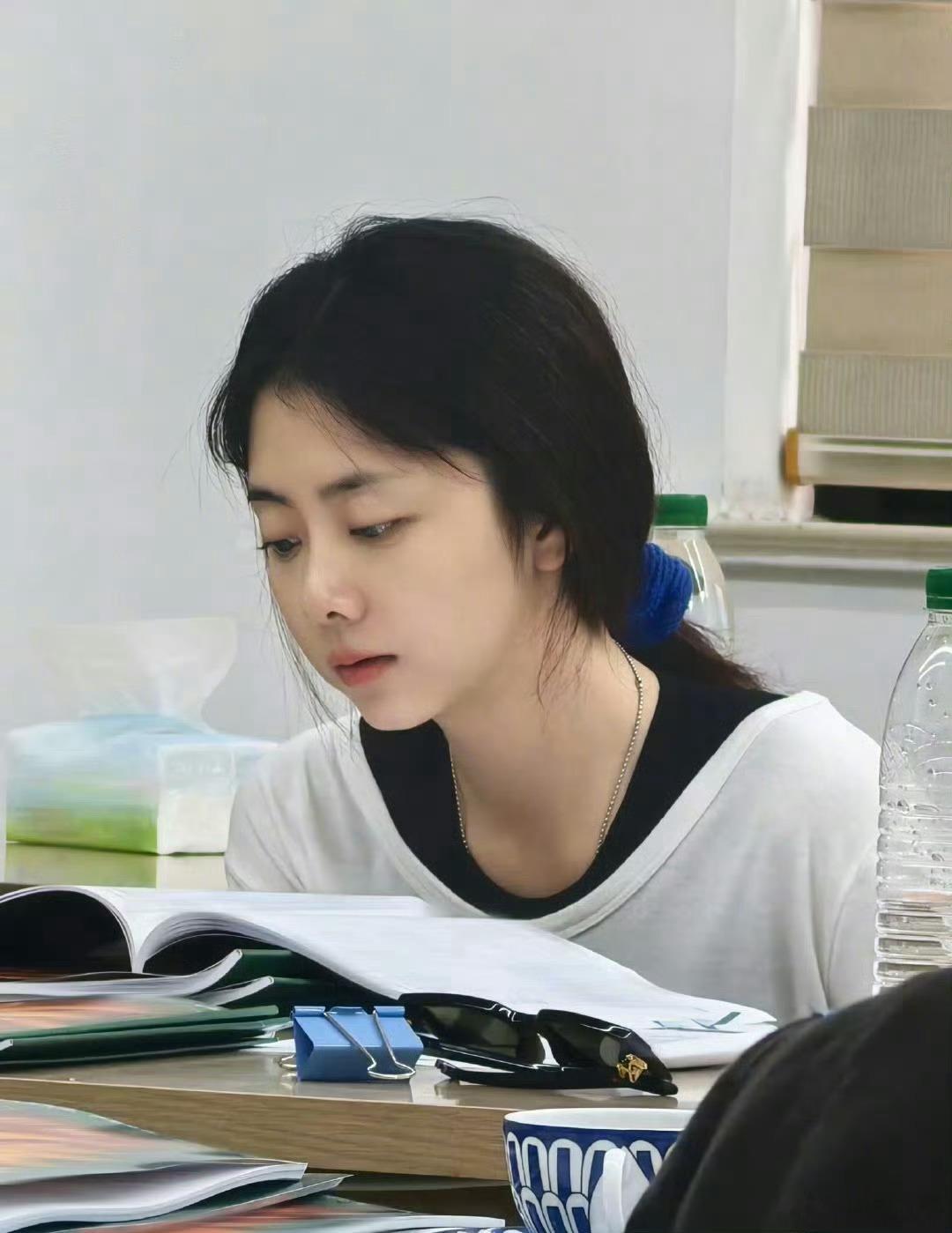谭松韵这素颜状态没人说吗？？好嫩好水灵，一点瑕疵没有！！ ​​​