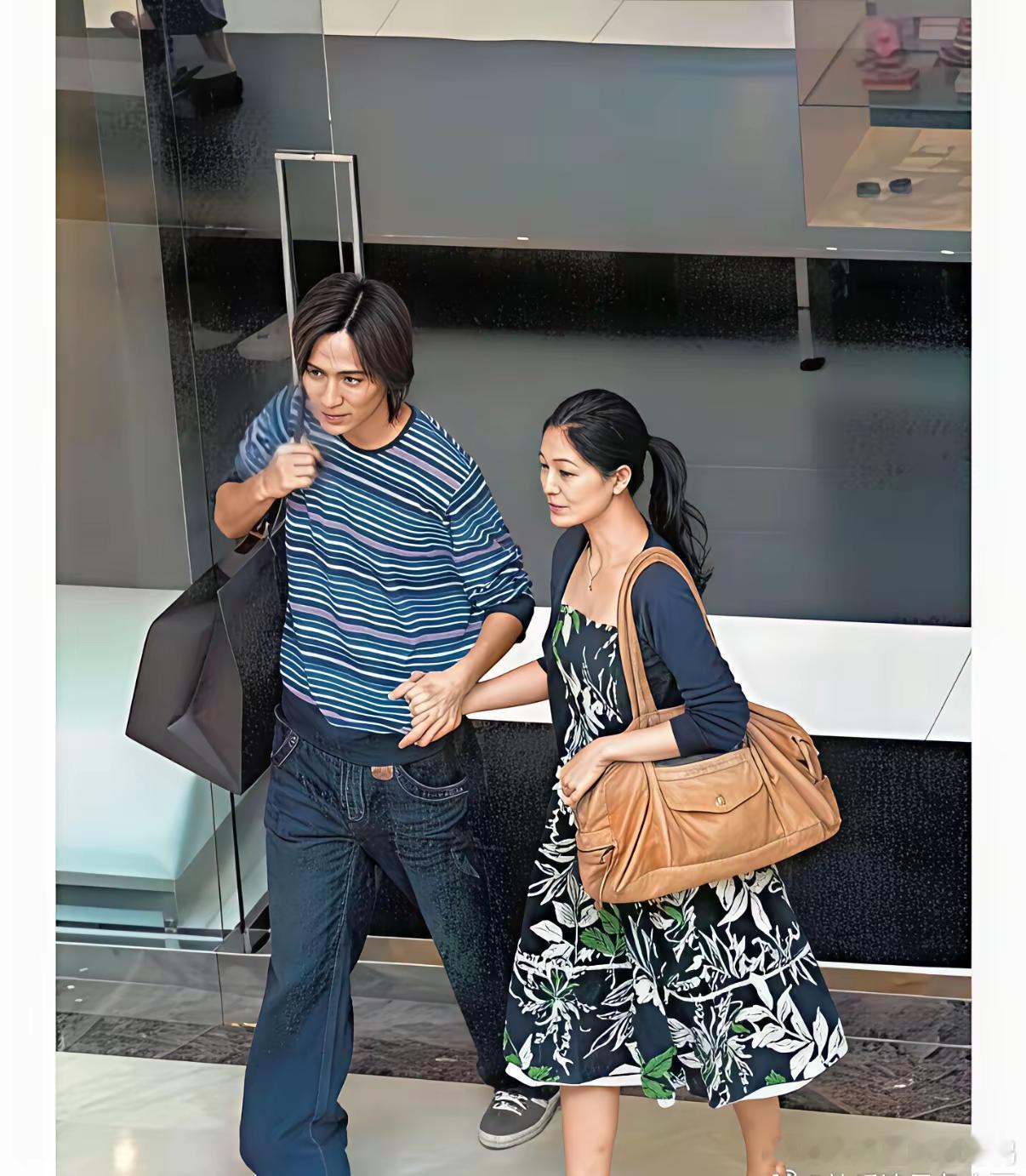 大S的私服，藏着我们回不去的青春记忆看到大S的私服旧照，很多人都在感慨，这才是我