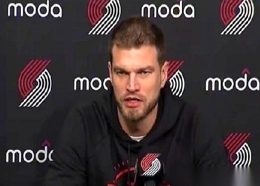 教练说，这是一场马拉松，十场比赛都改变不了。
今天呢？
一分钟都没捞着。板凳直接