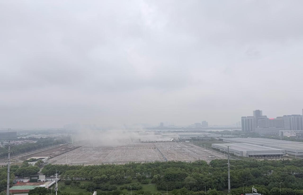 本田武汉工厂动工拆除了。这几年国产新能源太猛，本田日子不好过呀。销量从2020年