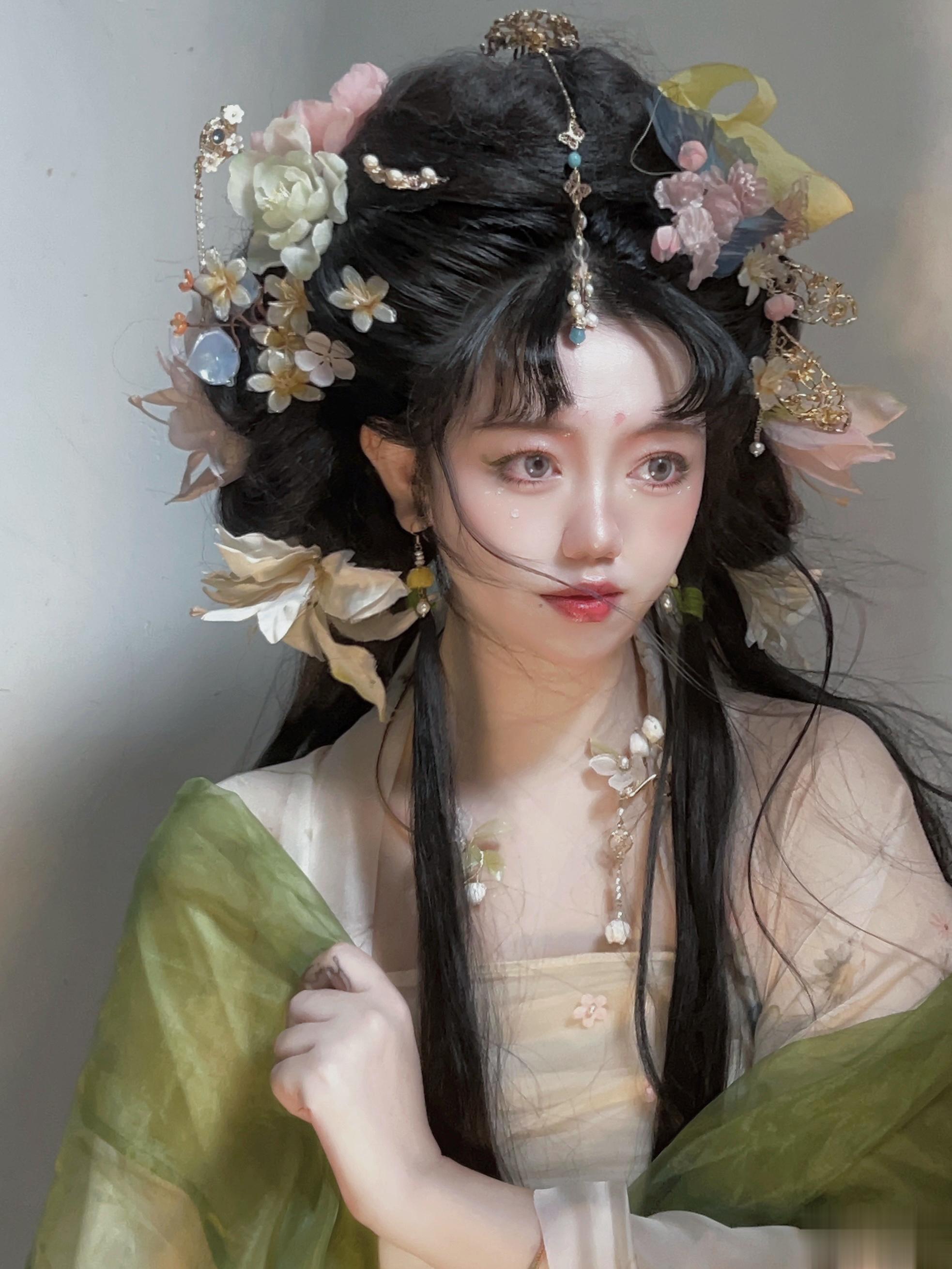 “是我打开了笼子，放走了青鸟”汉服#界啊音的造型# ​​​