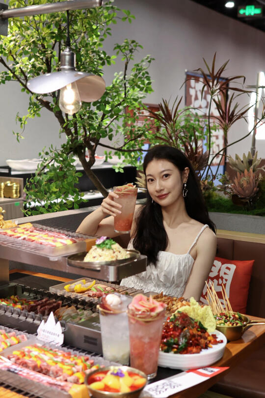 夏天总要在露台吃一次烧烤 看看沈阳夜景吧