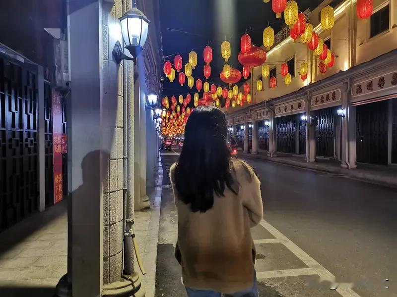 外地人在潮汕找对象可不容易。潮汕女生在婚嫁市场超受欢迎，有“娶妻当娶潮汕女”的说