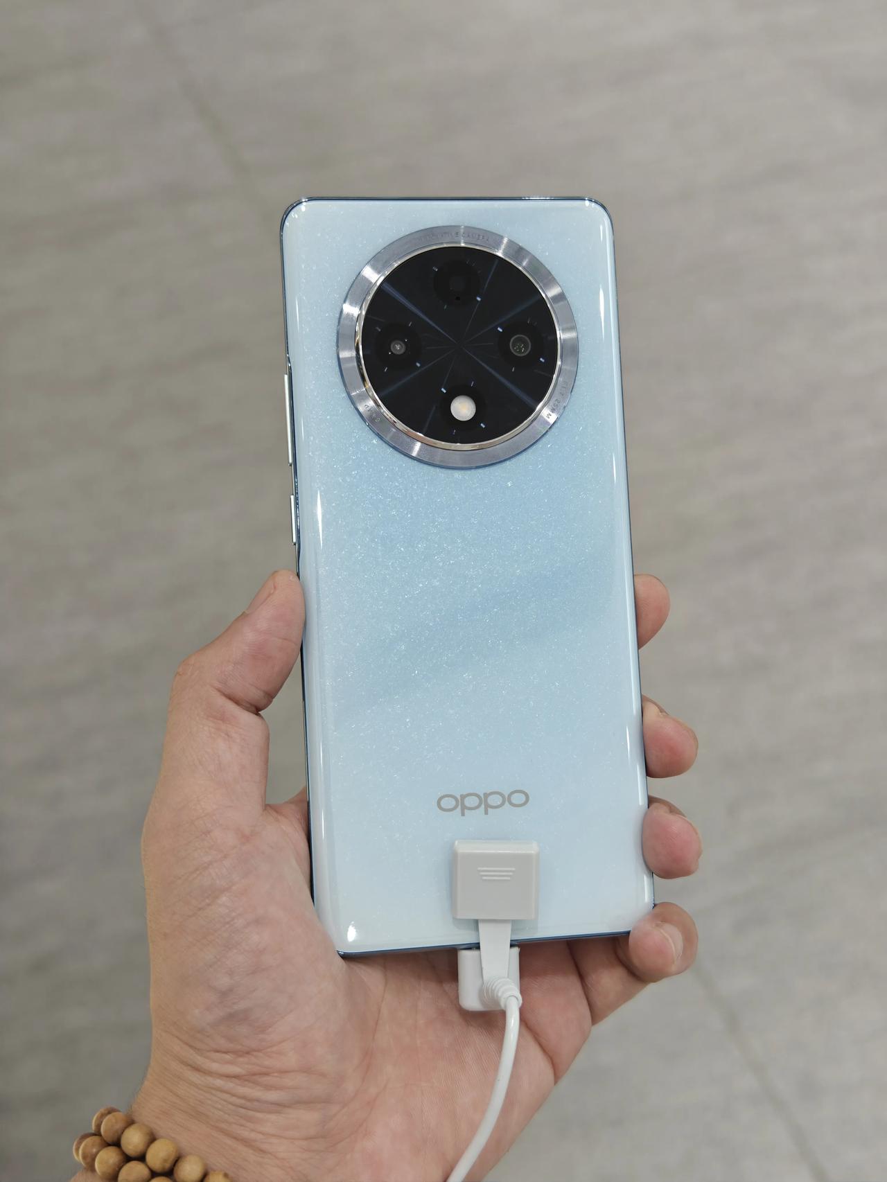 周末去OPPO 门店换了个贴膜顺带看了下A3 Pro，这机子线下市场真的会很受欢
