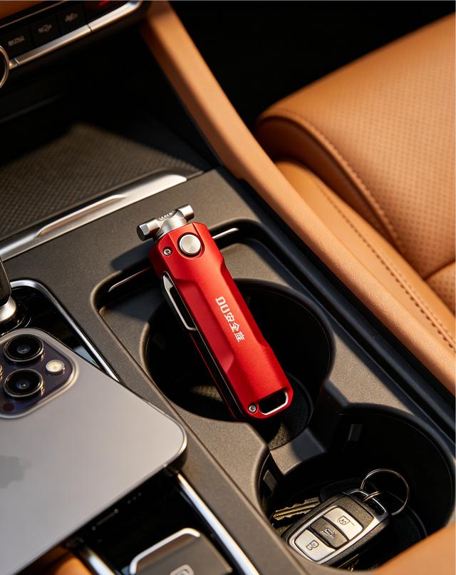 车里一定要备！不起眼但救命的安全锤
别等出事才后悔，安全锤我真的建议每车都放。