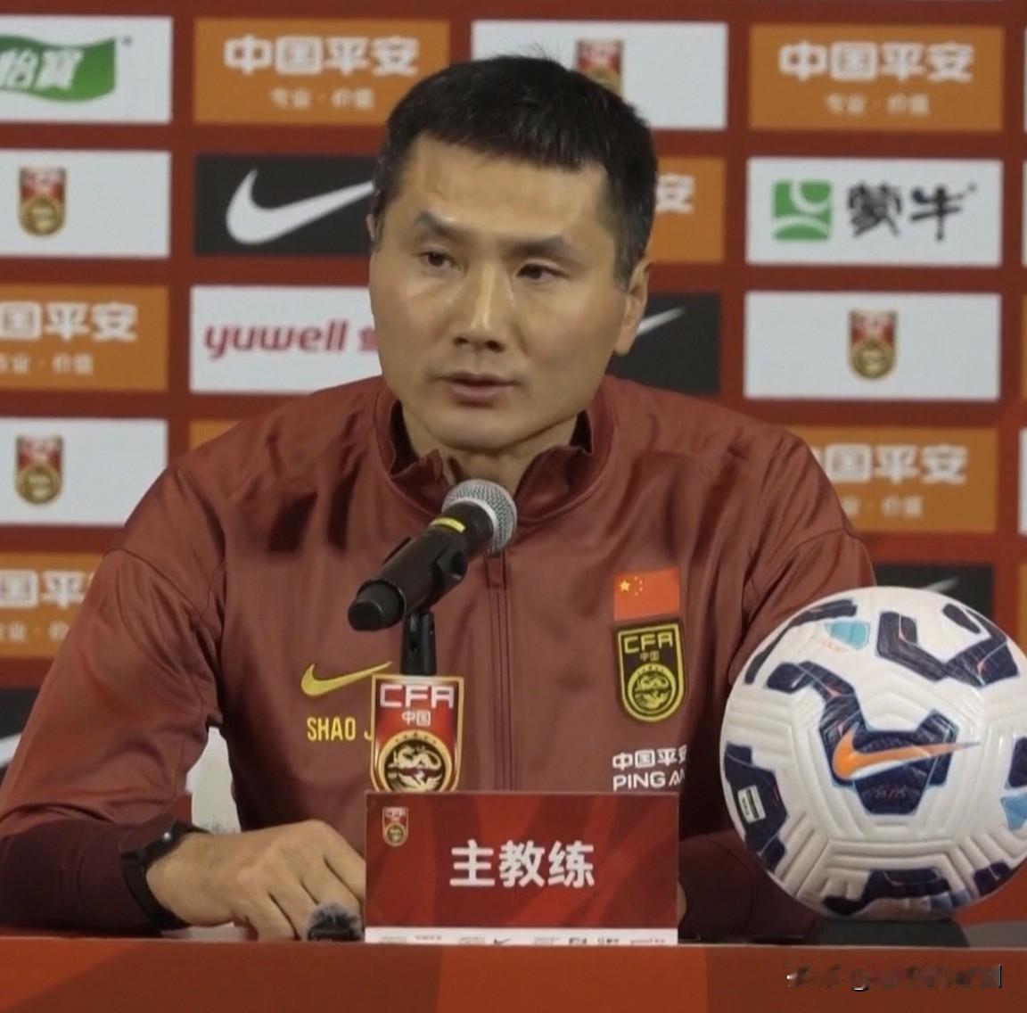 非常赞同邵佳一说的话，
把中国足球的精神找回来！

国足主教练邵佳一接受采访时，