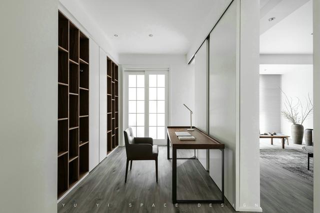 130㎡现代黑白灰，极简舒适的空间，住起来从容自然