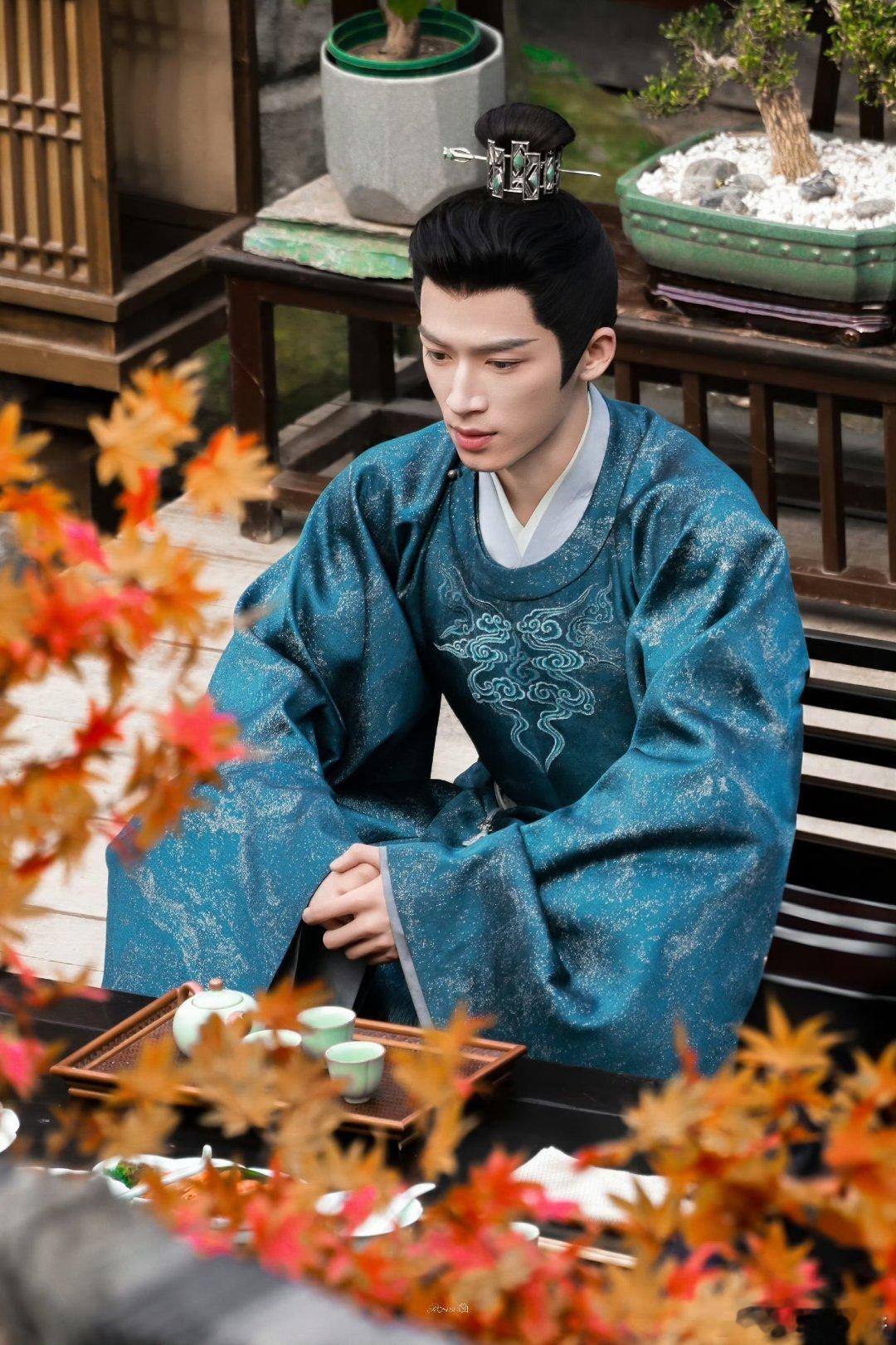 王星越抛媚眼给瞎子看 王星越：我美美发个视频。网友：怎么没声？一场帅气营业变成无