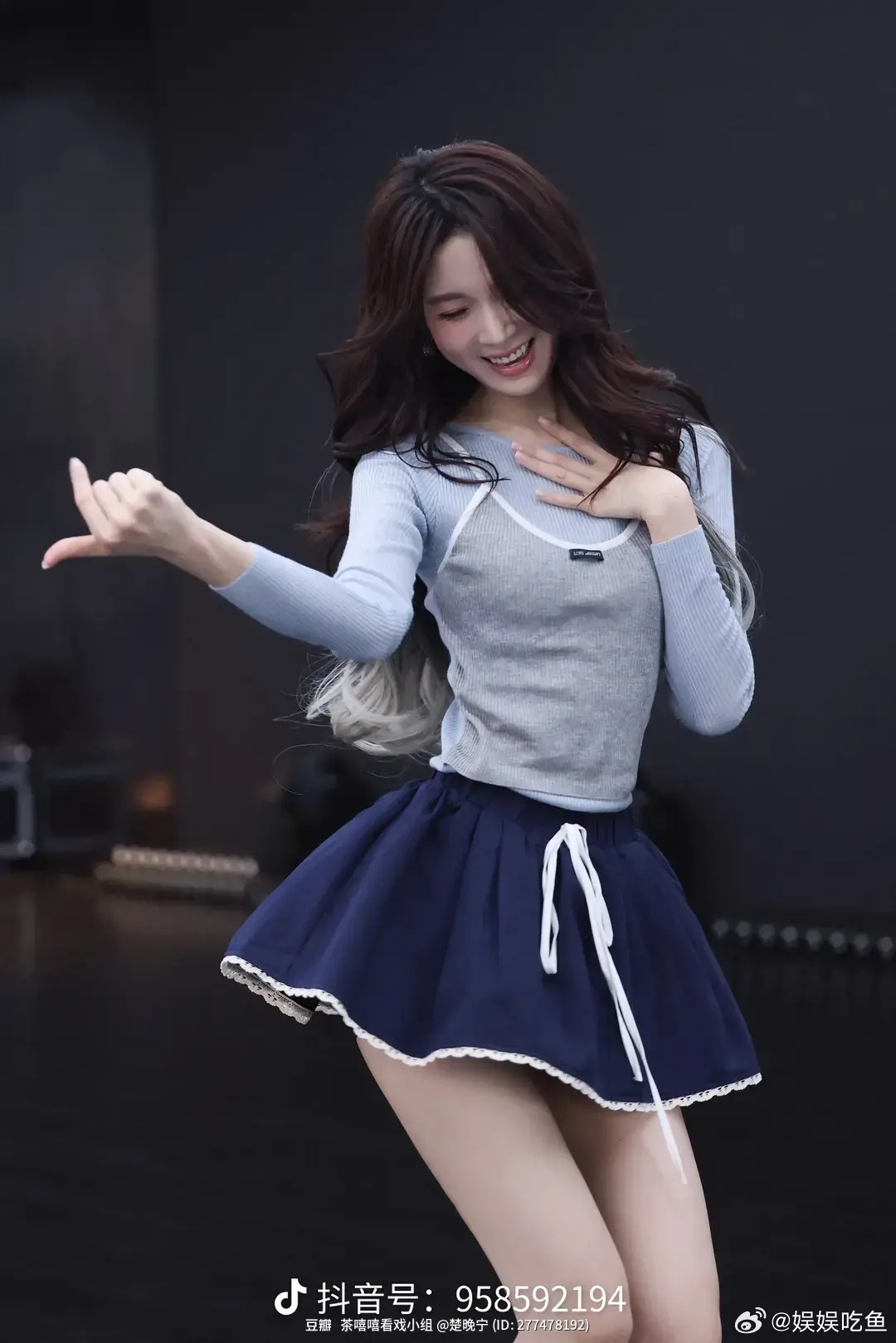 陈瑶身材巨巨巨好，唱歌也不错！ 