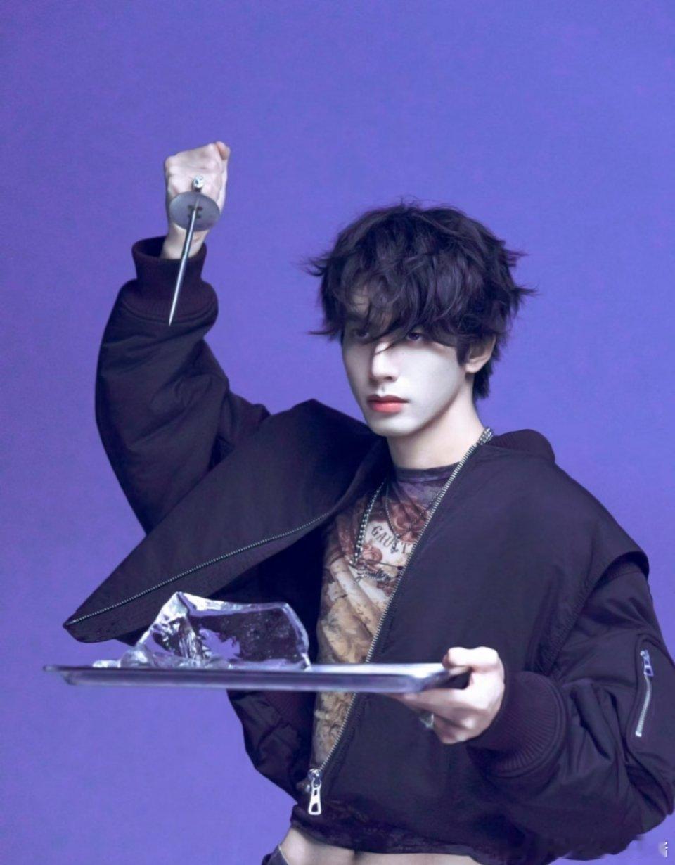 被雪藏过又如何，靠颜值依旧没糊 