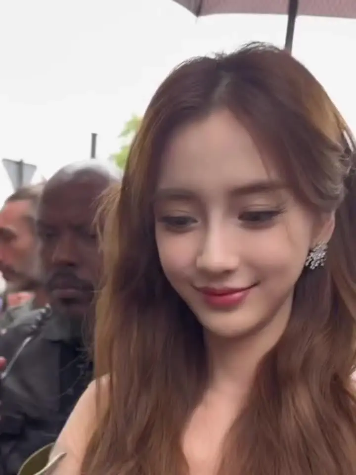 我不争不抢，不代表你可以踩到我头上 Angelababy