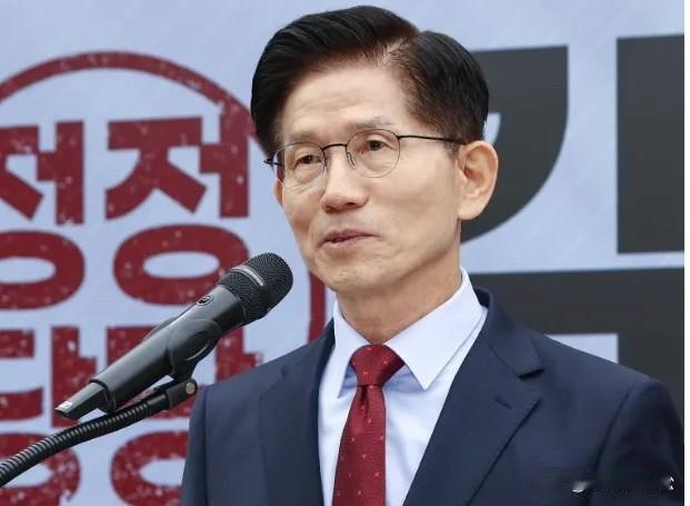 金文洙指责李在明将司法政治化，自己为挽救韩国将竞选党首，让韩国更加伟大！
金文洙