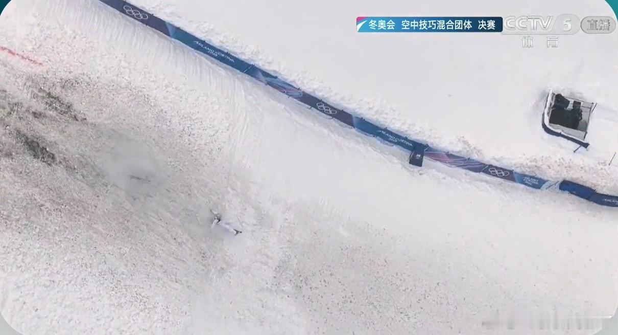 王心迪第二跳完全没有站稳 滚下了山坡全民聊冬奥
