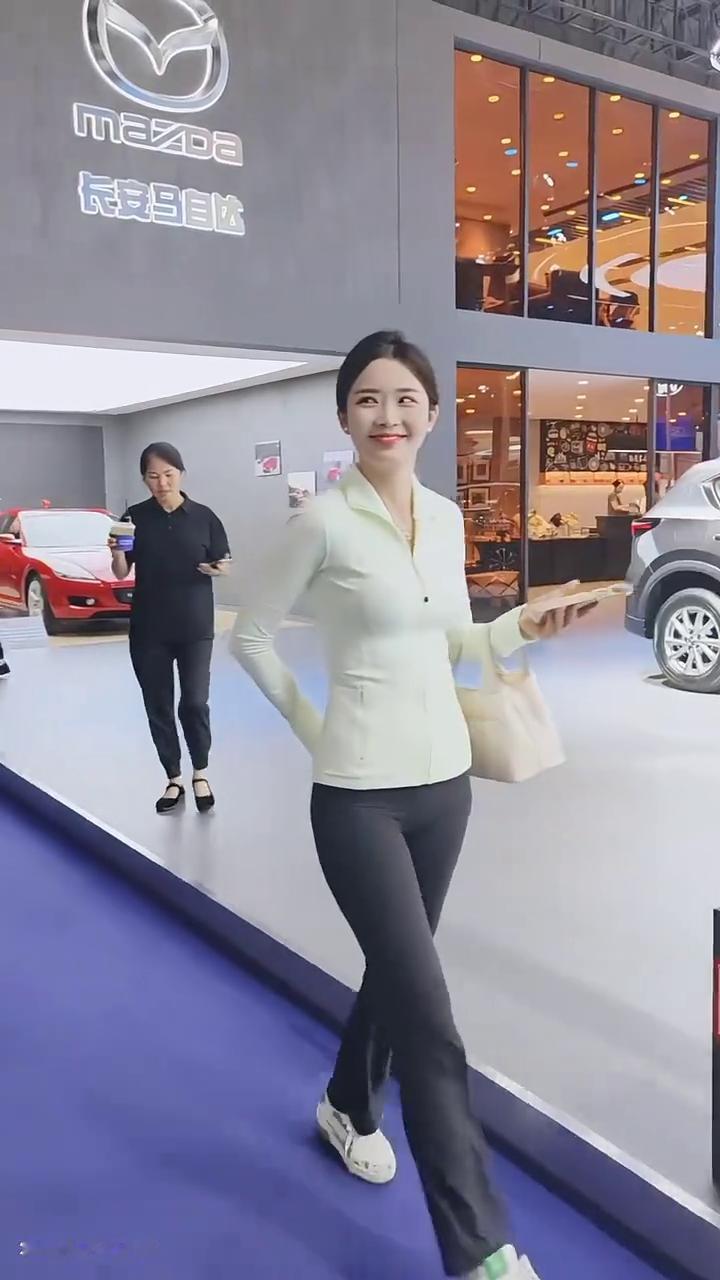 你的魅力不在于你的年龄，而在于那种气定神闲的微笑。